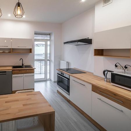 Around The World Vision Apartment - Centrum 오폴레 외부 사진