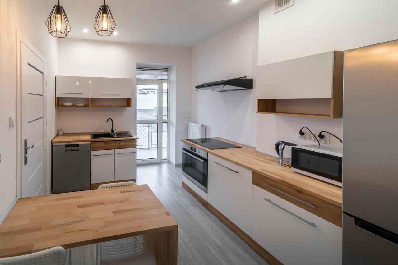 Around The World Vision Apartment - Centrum 오폴레 외부 사진